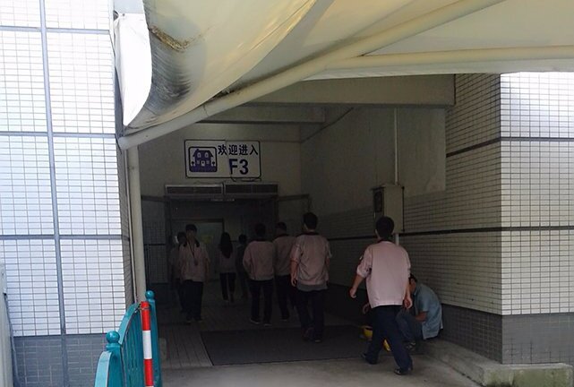 Cuộc sống của công nhân iPhone qua lời kể sinh viên đại học Mỹ