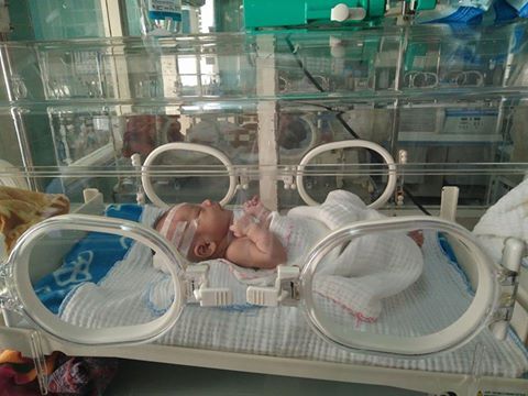 Tự sinh con, sản phụ kéo đầu bé đến vỡ xương sọ