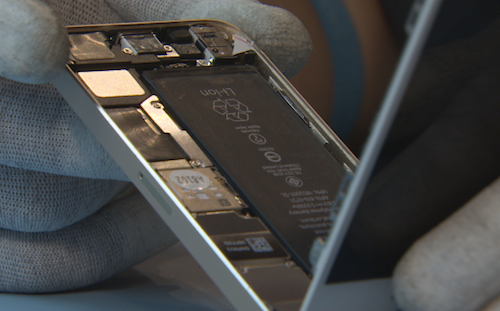 Nhà mạng Canada bị tố bán iPhone rởm cho khách