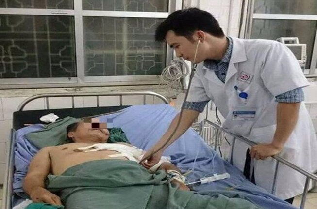 Cứu bệnh nhân bị tai nạn phổi lộ ra ngoài lồng ngực