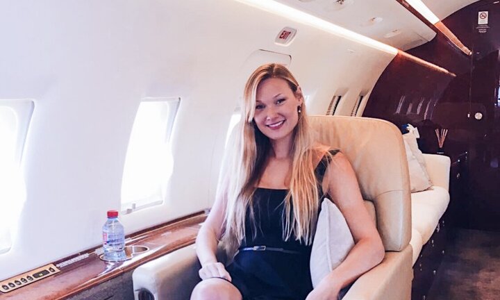 Cuộc sống sang chảnh của nữ phi công 9X