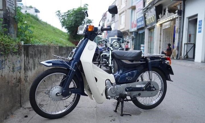 Honda Cub C70 hét giá gần 100 triệu đồng ở Hà Nội