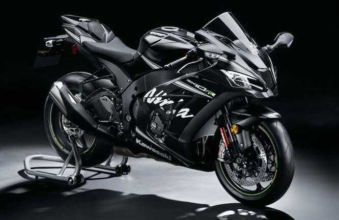 Kawasaki ZX-10RR giá 649 triệu đồng, đắt ngang 'bốn bánh' tại Việt Nam