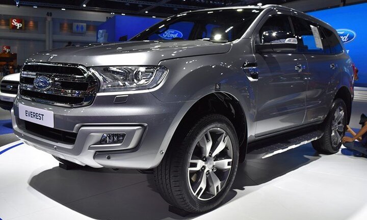 Ford Everest 2017 chốt giá 921 triệu đồng