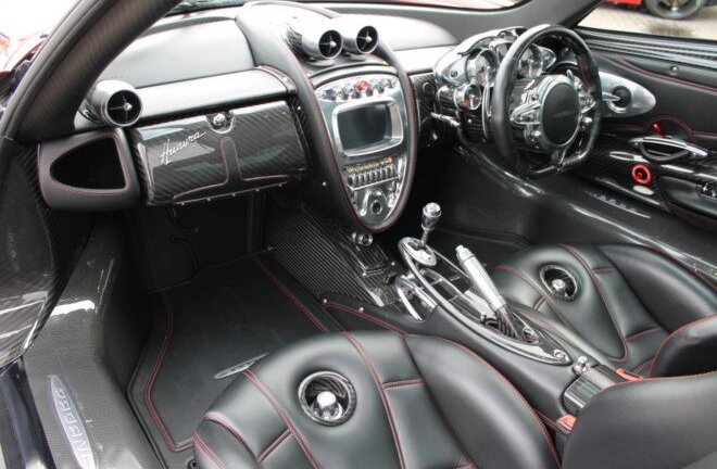 Siêu xe 'thần gió' Pagani Huayra cũ rao bán giá hơn 2,3 triệu USD