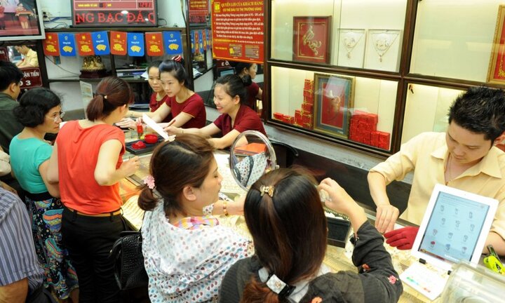 Giá vàng hôm nay 30/4 chờ đợi đợt lao dốc mới