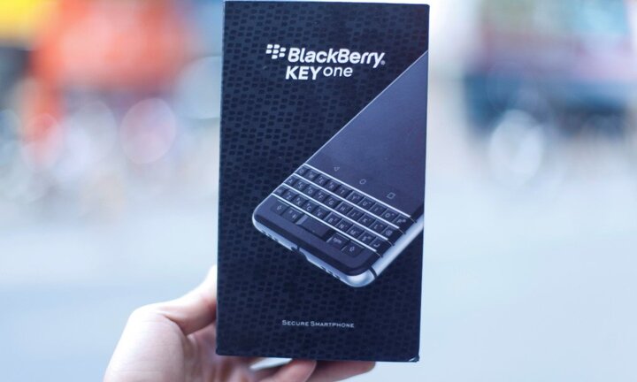 Ngắm BlackBerry KeyOne giá 19 triệu đồng ở Việt Nam