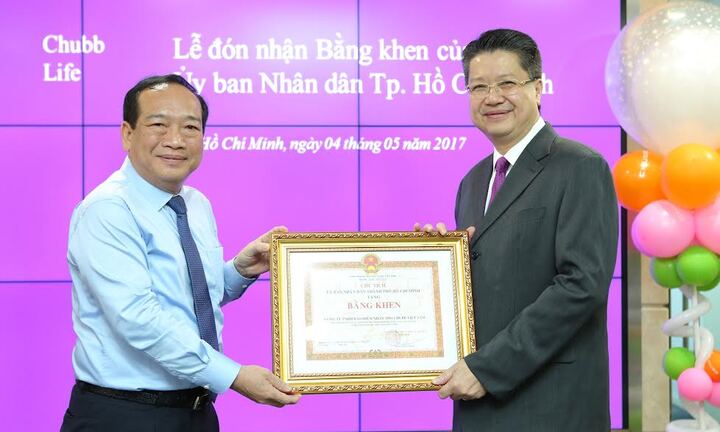 Chubb Life Việt Nam nhận bằng khen của Ủy ban Nhân dân TP.HCM