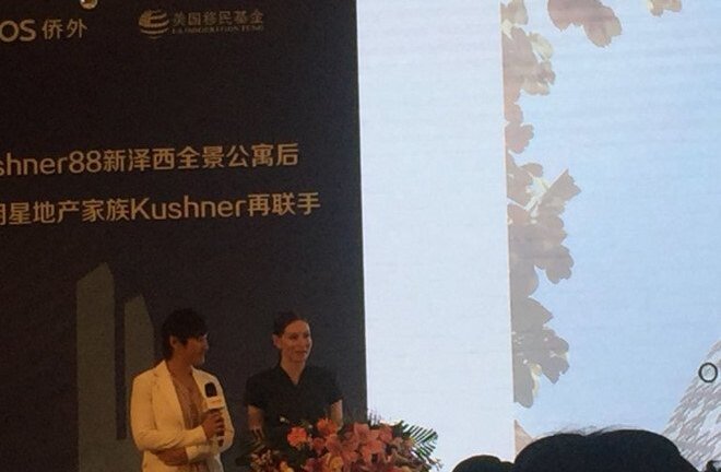 Donald Trump hạn chế nhập cư, nhà con rể ‘rao bán’ visa định cư Mỹ