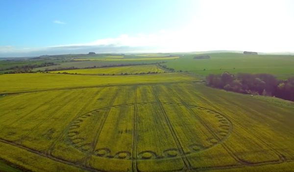 Thêm vòng tròn khổng lồ bí ẩn nghi UFO xuất hiện ở Anh