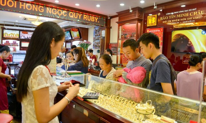 Giá vàng hôm nay 9/5 lo sợ trước áp lực bán ra