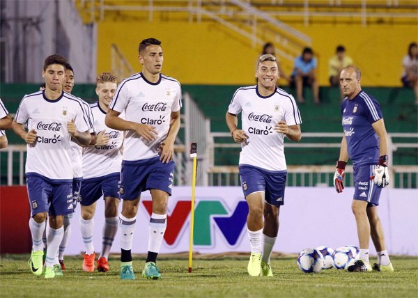 Du đấu Việt Nam, U20 Argentina tận dụng tối đa thời gian tập huấn