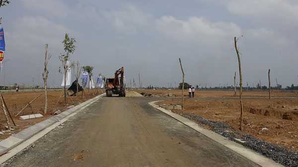 Giá đất tăng gấp 3, nhà giàu Việt ôm vali tiền mua gom