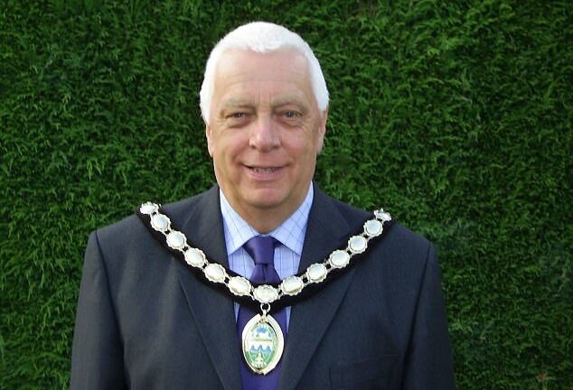 Đau đớn suốt hai năm vì bị kiến cắn chân