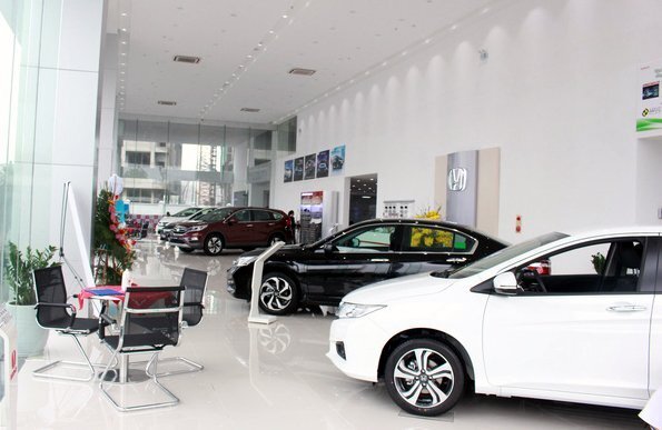 Giá ô tô giảm tận đáy, sang 2018 sẽ còn xuống tới đâu?