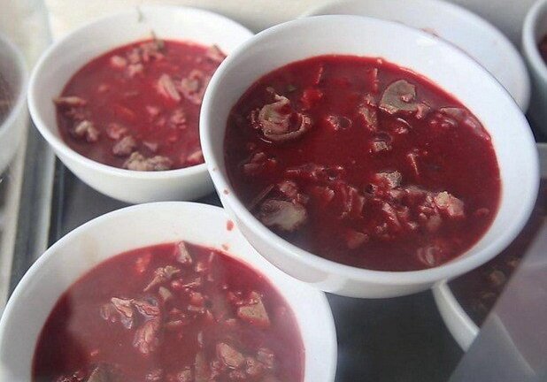 Báo Tây cảnh báo về món tiết canh của Việt Nam