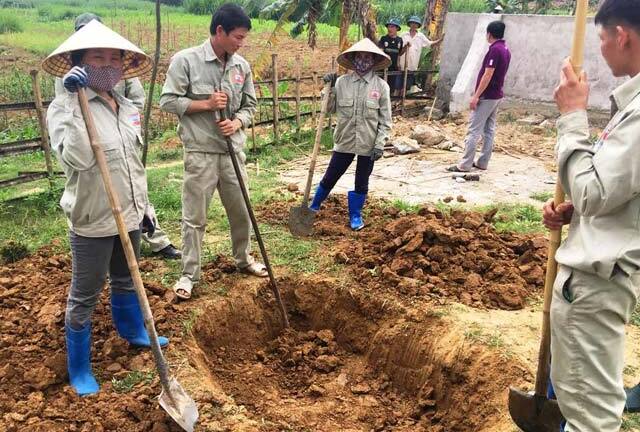 Doanh nghiệp chôn ống ngầm xả thải ra sông Âm, cá chết hàng loạt