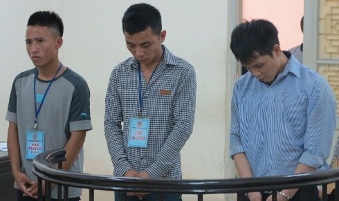 Dẫn người đi đòi nợ, chủ hiệu cầm đồ bị đâm thấu phổi