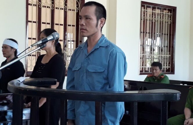 Dùng kéo đâm chết đồng nghiệp vì 180 ngàn đồng