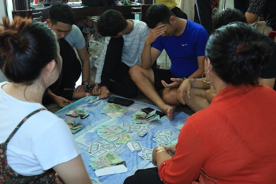 Bà bầu tổ chức chiếu bạc trong chung cư cao cấp ở Cần Thơ