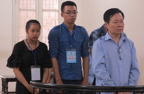 Vớ được túi đồ nghề làm giả giấy tờ, chủ nhà mở 'đại lý' phân phối