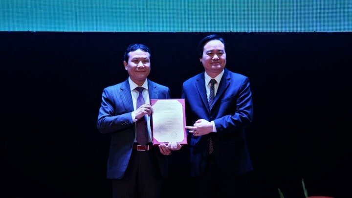 Chính thức bổ nhiệm thêm một phó giám đốc ĐHQG Hà Nội