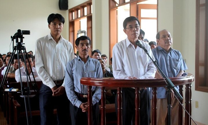 Làm sai quy định gây thiệt hại hơn 25 tỉ đồng, 5 cán bộ huyện hầu tòa