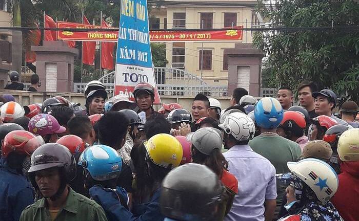 Video: Linh mục Nguyễn Đình Thục kích động những kẻ quá khích chặn quốc lộ 1A