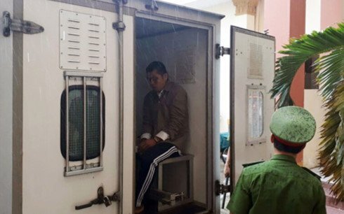 Kẻ biến thái hiếp dâm con ruột và con riêng của vợ lĩnh án 30 năm tù