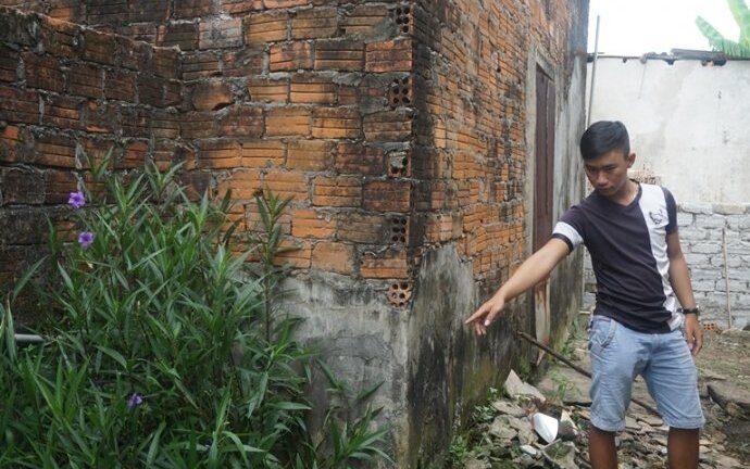 Người đàn ông chết bất thường cách nhà 1km