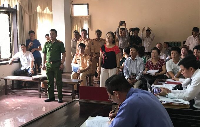 Tranh luận gay gắt tại phiên xử tài xế kiện CSGT, đòi bồi thường thiệt hại