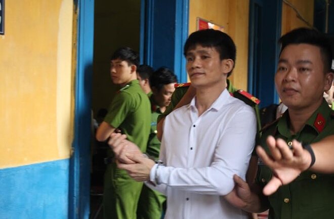 Thảm án: Khóc nhớ mẹ, bé trai bị bố đạp chết rồi chôn xác cạnh nhà phi tang