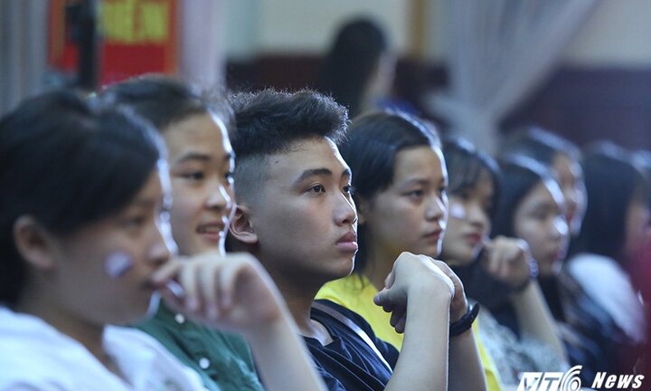 Gần 1.000 học sinh háo hức tham dự 'Ngày hội chinh phục AJC'