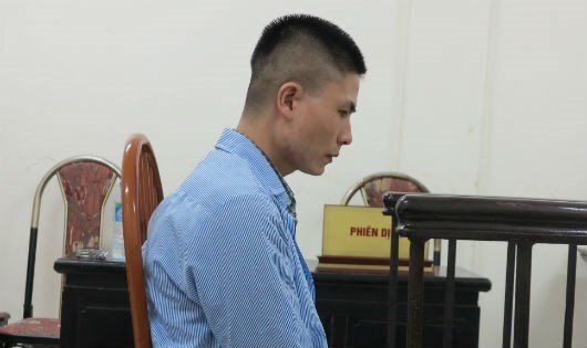 Chủ nhà đi vắng, tên trộm ngang nhiên thuê thợ khóa mở cửa, khoắng sạch tài sản