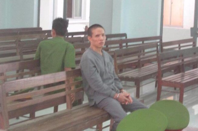 Người cha lấy cớ kiểm tra trinh tiết xâm hại con gái treo cổ tự tử trong trại giam