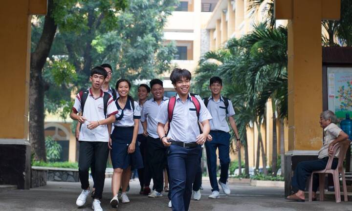 Bài văn ‘bá đạo’, sáng kiến dậy sóng và bệnh… ngại nghĩ