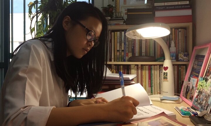 Nữ thủ khoa 'kép' chuyên Amsterdam và bài thi Văn dài 14 trang