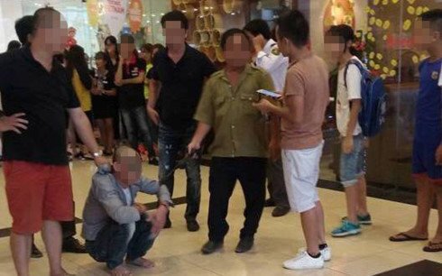 Nghi vấn bảo vệ dâm ô bé gái trong nhà vệ sinh siêu thị quận Long Biên