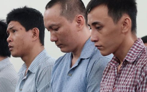 Băng nhóm táo tợn trấn lột tiền vàng của khách trên tuyến xe miền Tây