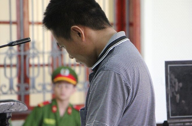 'Yêu râu xanh' hiếp dâm bé gái xấu hổ không dám kể lại sự việc