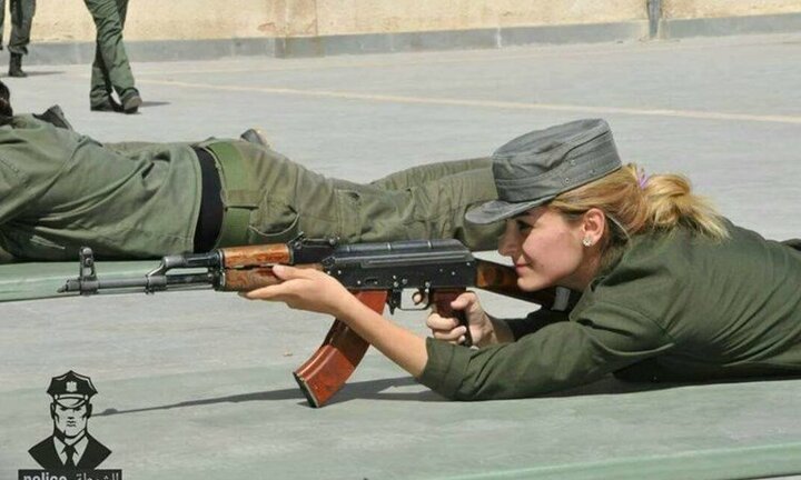 Ảnh: Xem nữ cảnh sát Syria xinh đẹp mặc giáp mang súng đối phó tình huống khẩn cấp