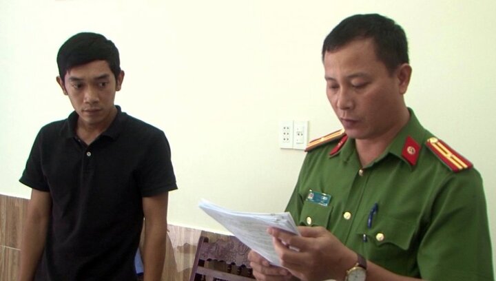 Bắt nhân viên bán hàng chiếm đoạt tiền tỷ