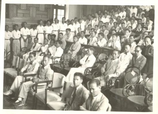 Bồi hồi nhìn lại những hình ảnh đầy xúc động của lễ khai giảng xưa