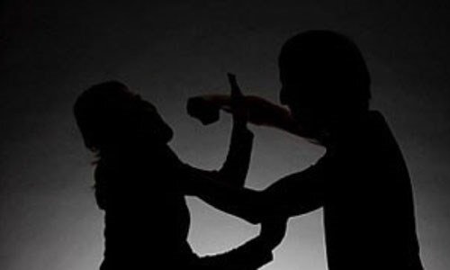 Ghen tuông, chồng dùng điện chích vợ