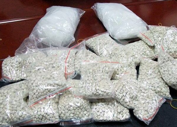 Khen thưởng vụ bắt 59 bánh heroin và 36.000 viên ma túy tổng hợp