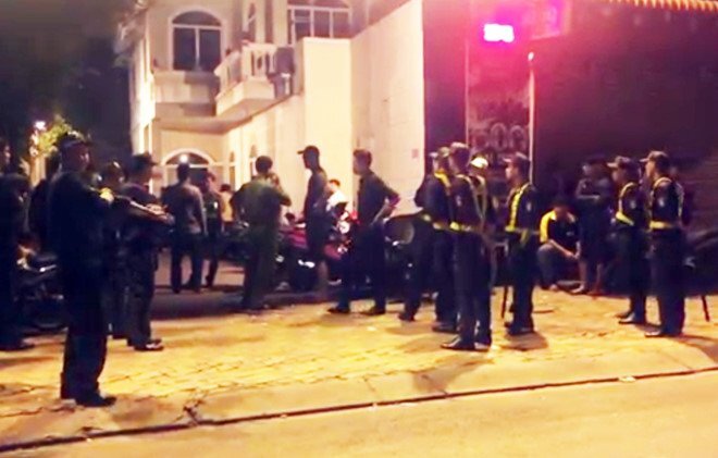 Đột kích 'động lắc' nổi tiếng bậc nhất TPHCM, bắt hàng chục dân chơi phê ma túy