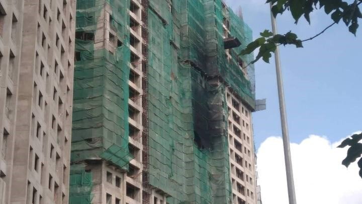 Giải cứu thanh niên mắc kẹt trên cẩu tháp tòa nhà đang thi công