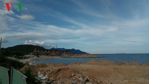 Hàng loạt dự án đổ đất xuống biển, lấn vịnh Nha Trang