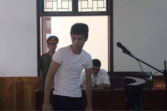 Hỗn chiến trên sân bóng, một thanh niên bị chém chết