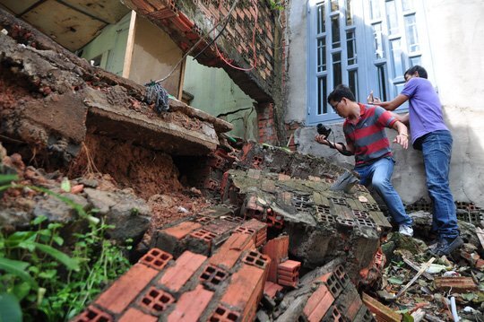 Hàng loạt căn nhà bị sập do sạt lở ở Đồng Nai